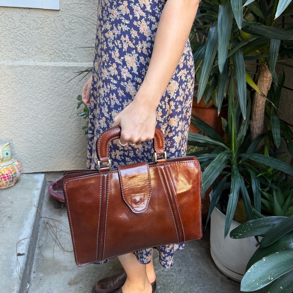 Vintage Elegant Reddish Brown Distressed Leather Handbag